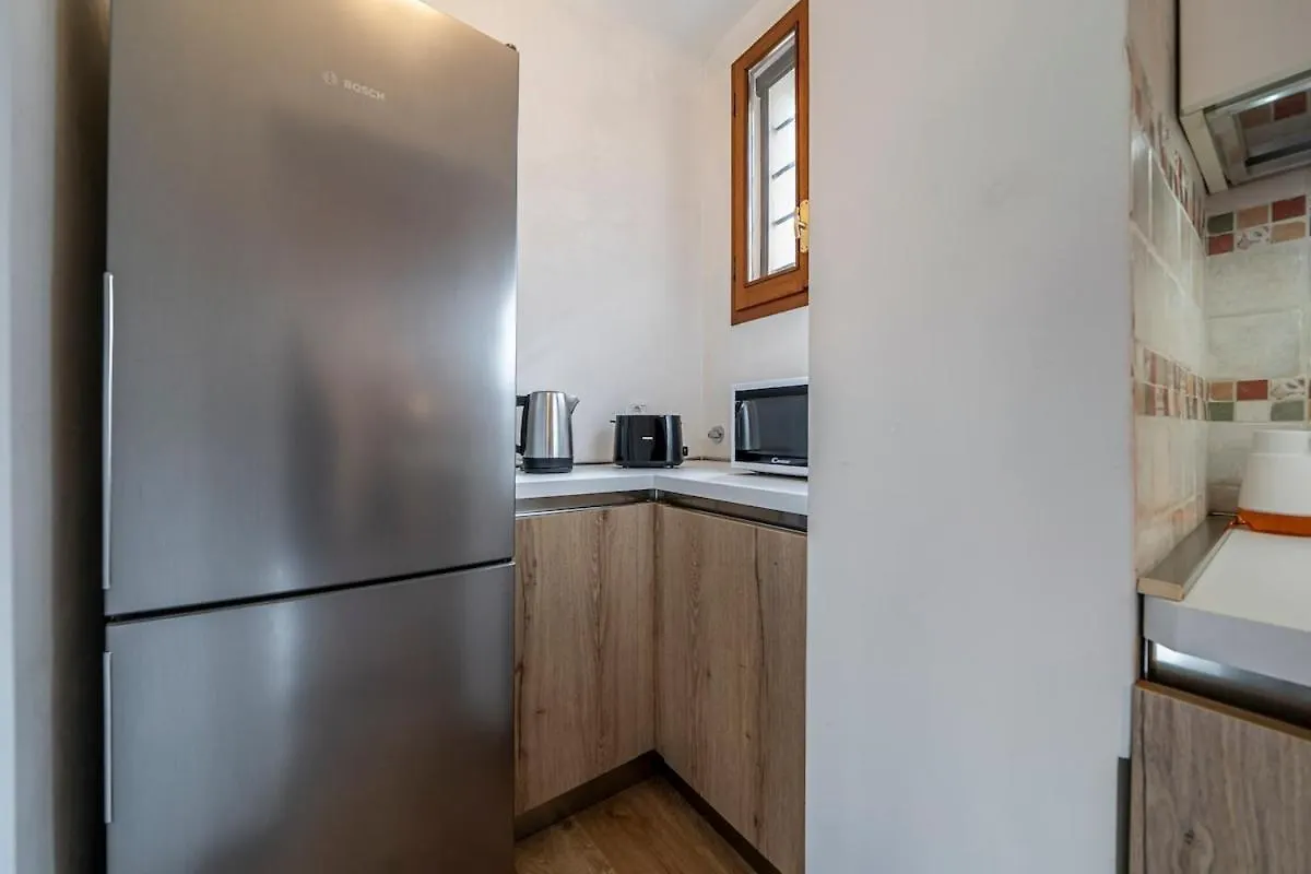 City Centre - Beautiful Cottage With Garden بولونيا 0*,  إيطاليا