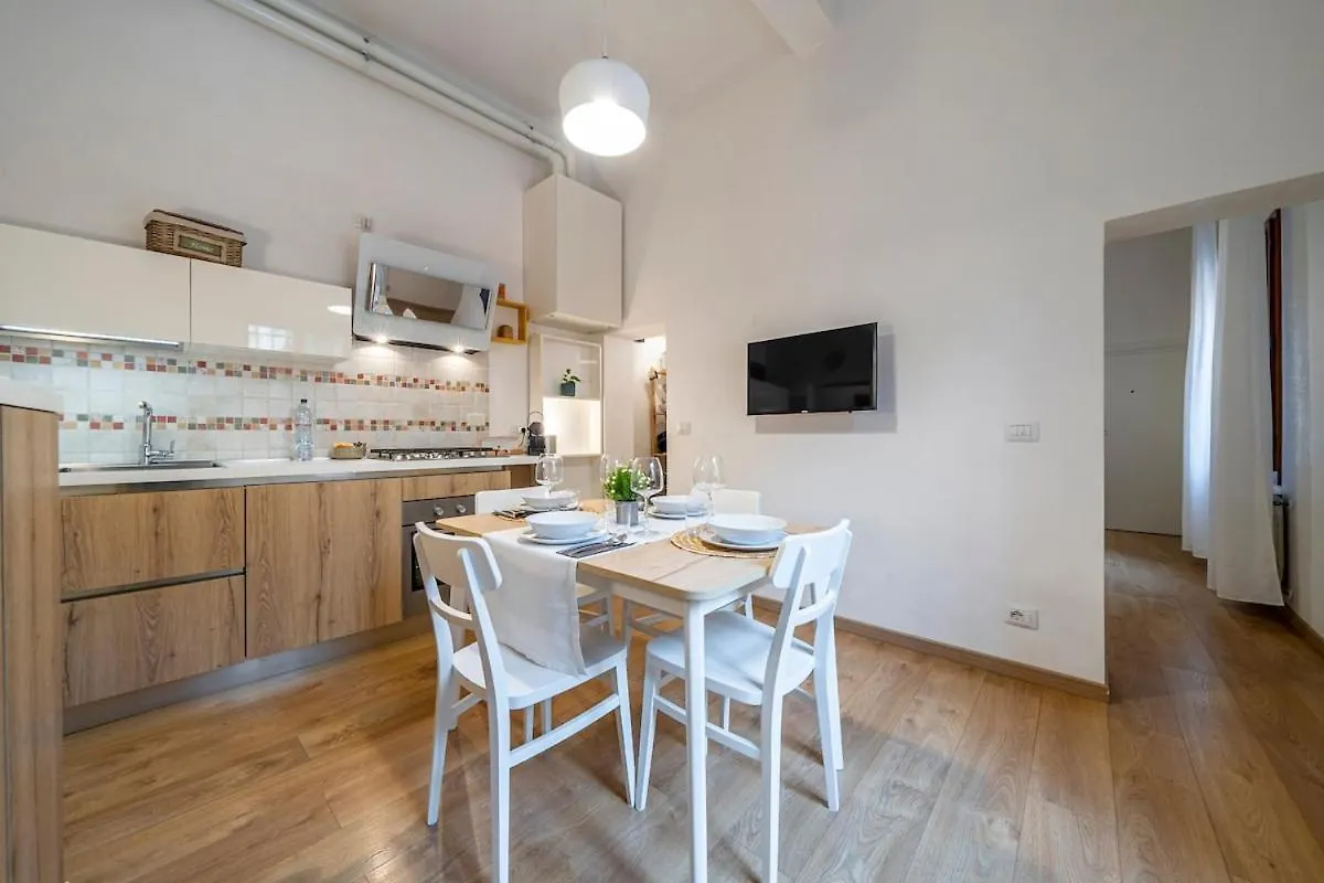 City Centre - Beautiful Cottage With Garden بولونيا