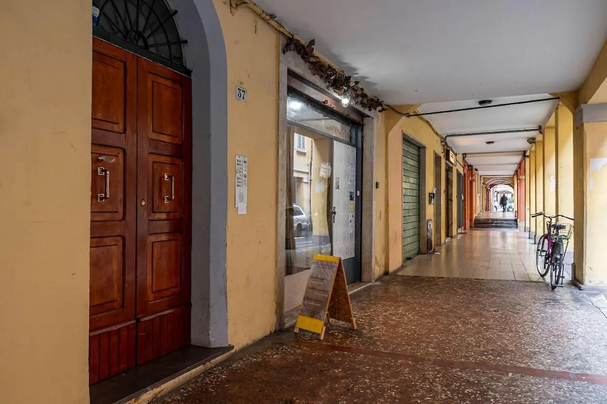 City Centre - Beautiful Cottage With Garden بولونيا