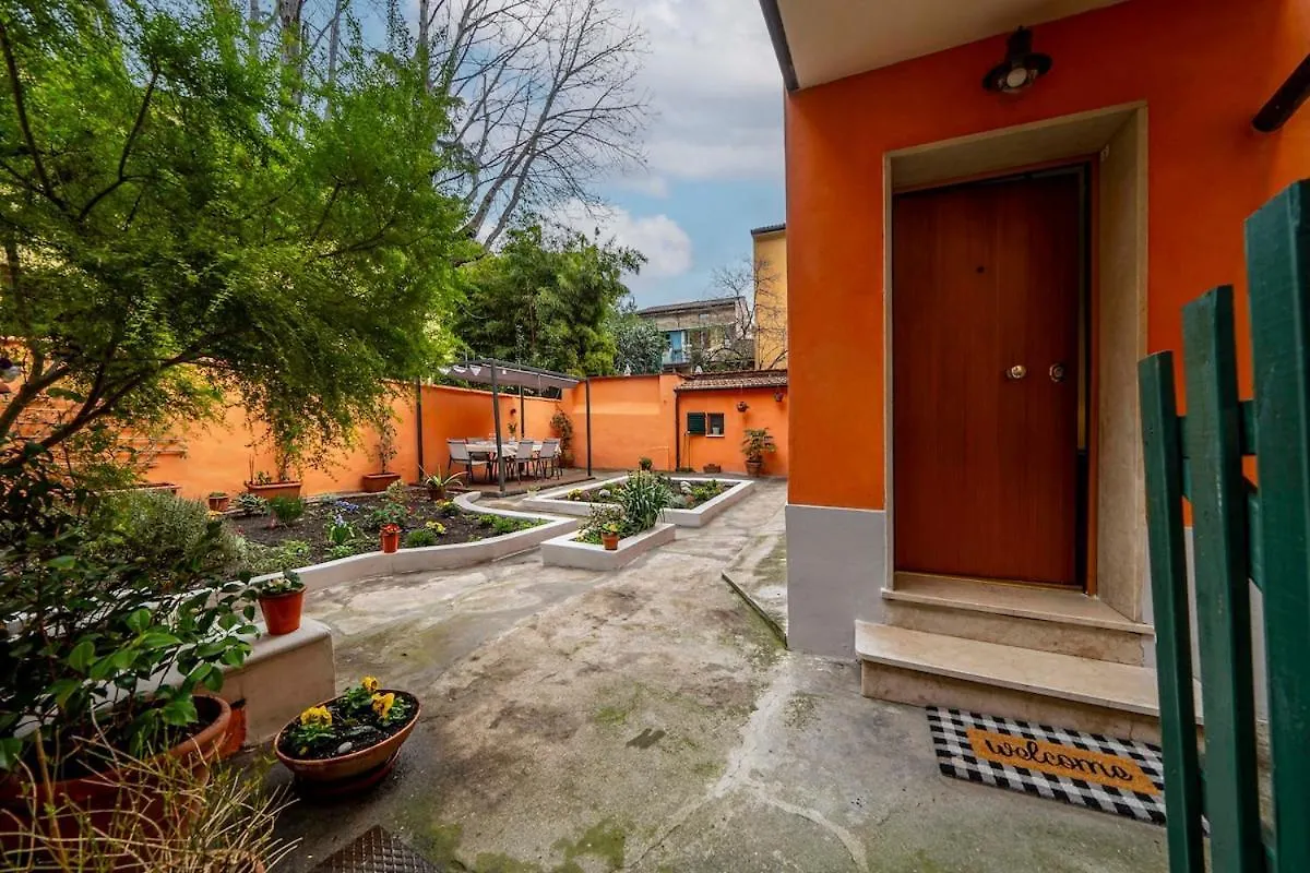 City Centre - Beautiful Cottage With Garden بولونيا